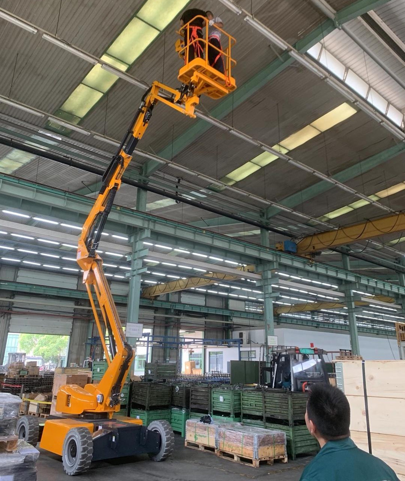 恩施电动自行走曲臂式高空作业平台